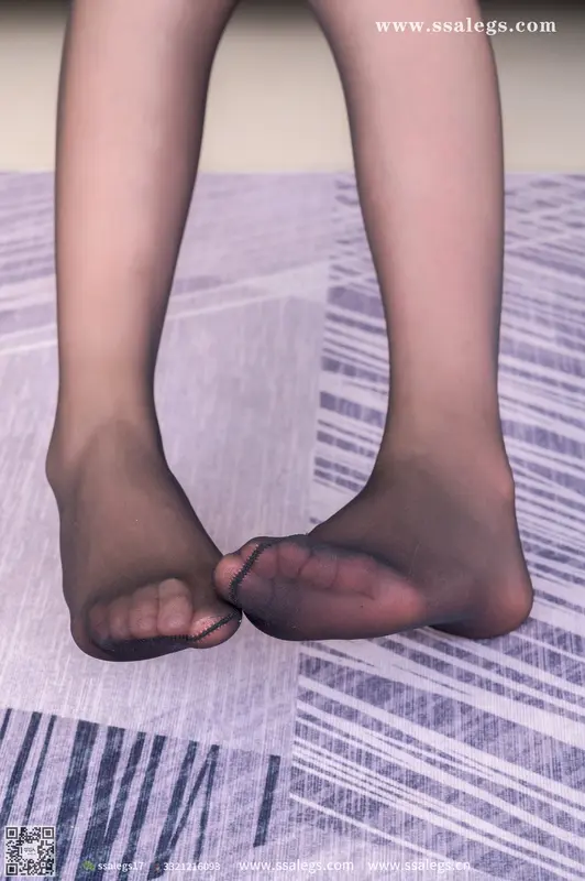 [SSA丝社]超清写真 NO.433 秋秋仿鳄鱼皮吊带连衣裙黑丝写真 - SSA丝社